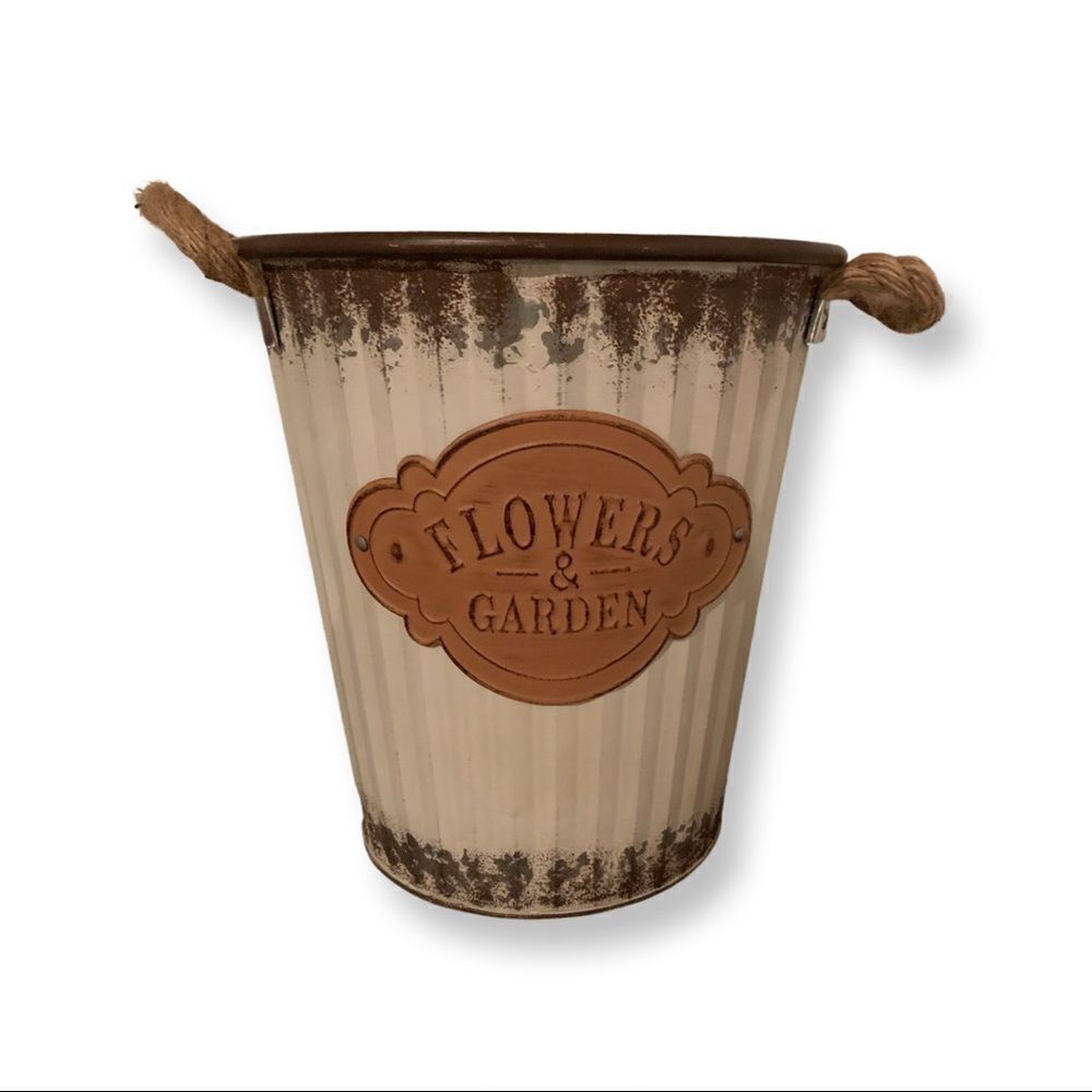 Set of Decorative Tin Garden buckets
Flowers and garden - Picture 4 of 5